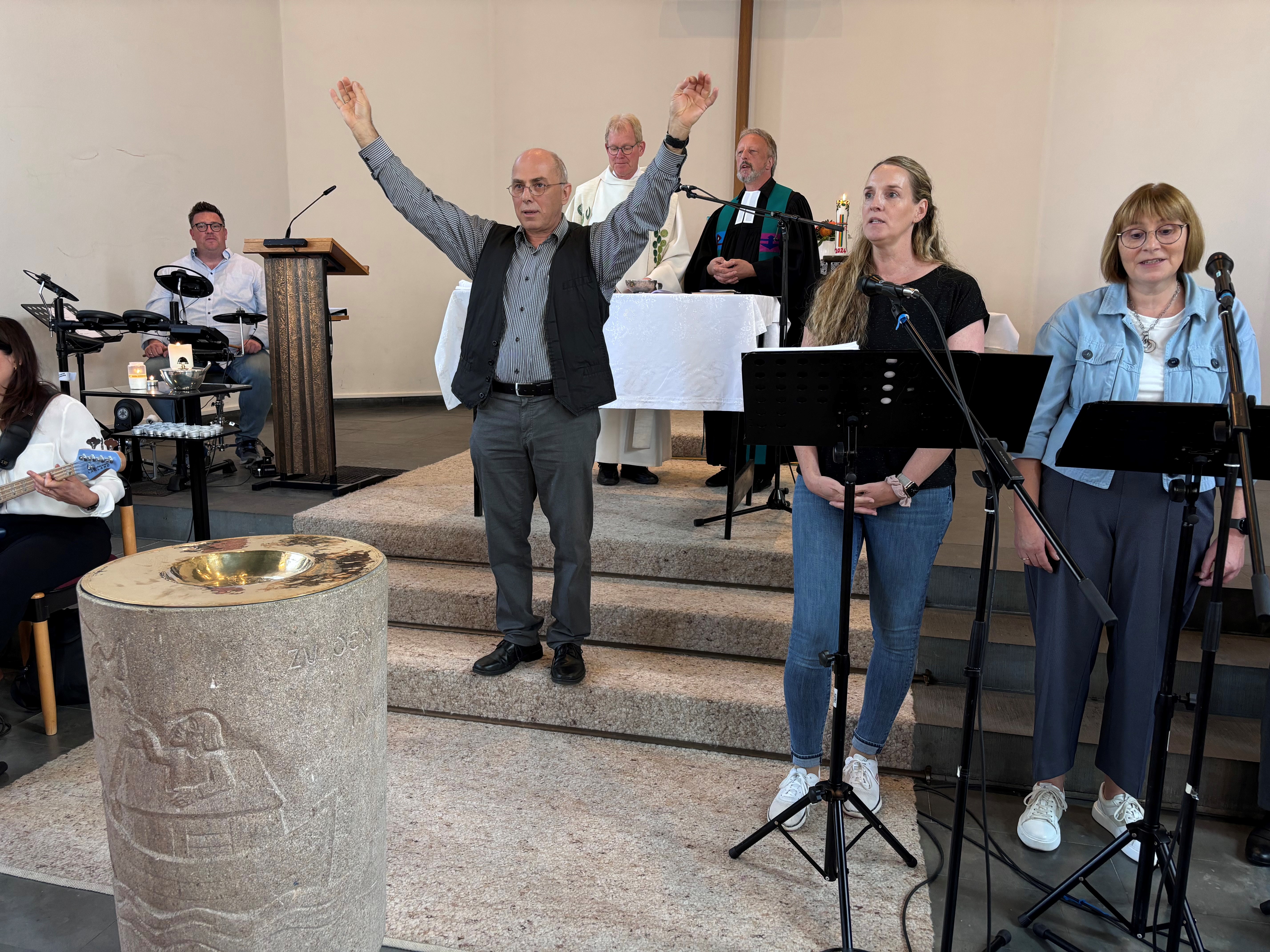 Ausgestrecke Arme MG